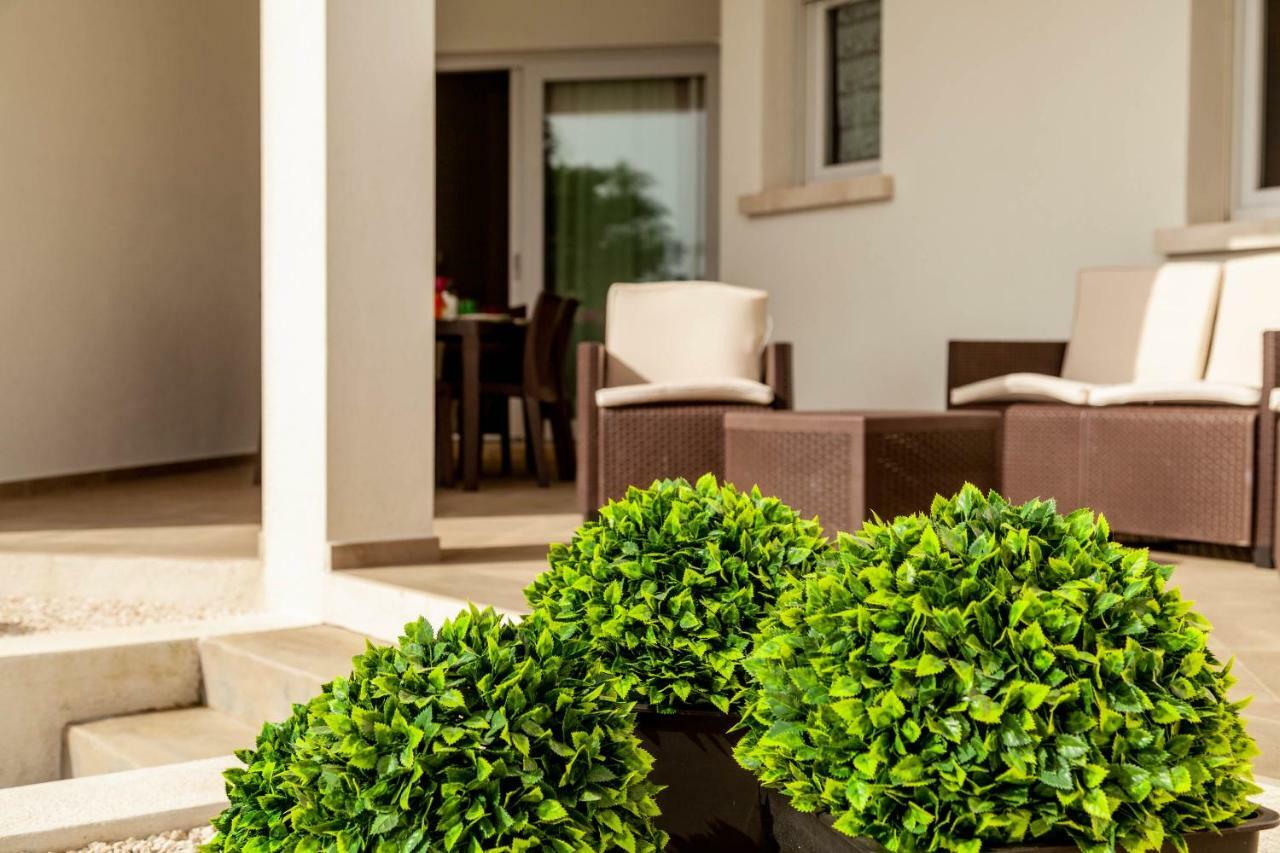 Caneis Apartments San Teodoro  Esterno foto