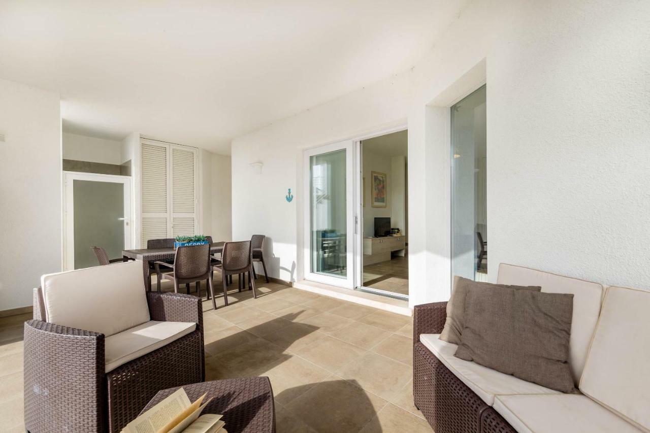 Caneis Apartments San Teodoro  Esterno foto